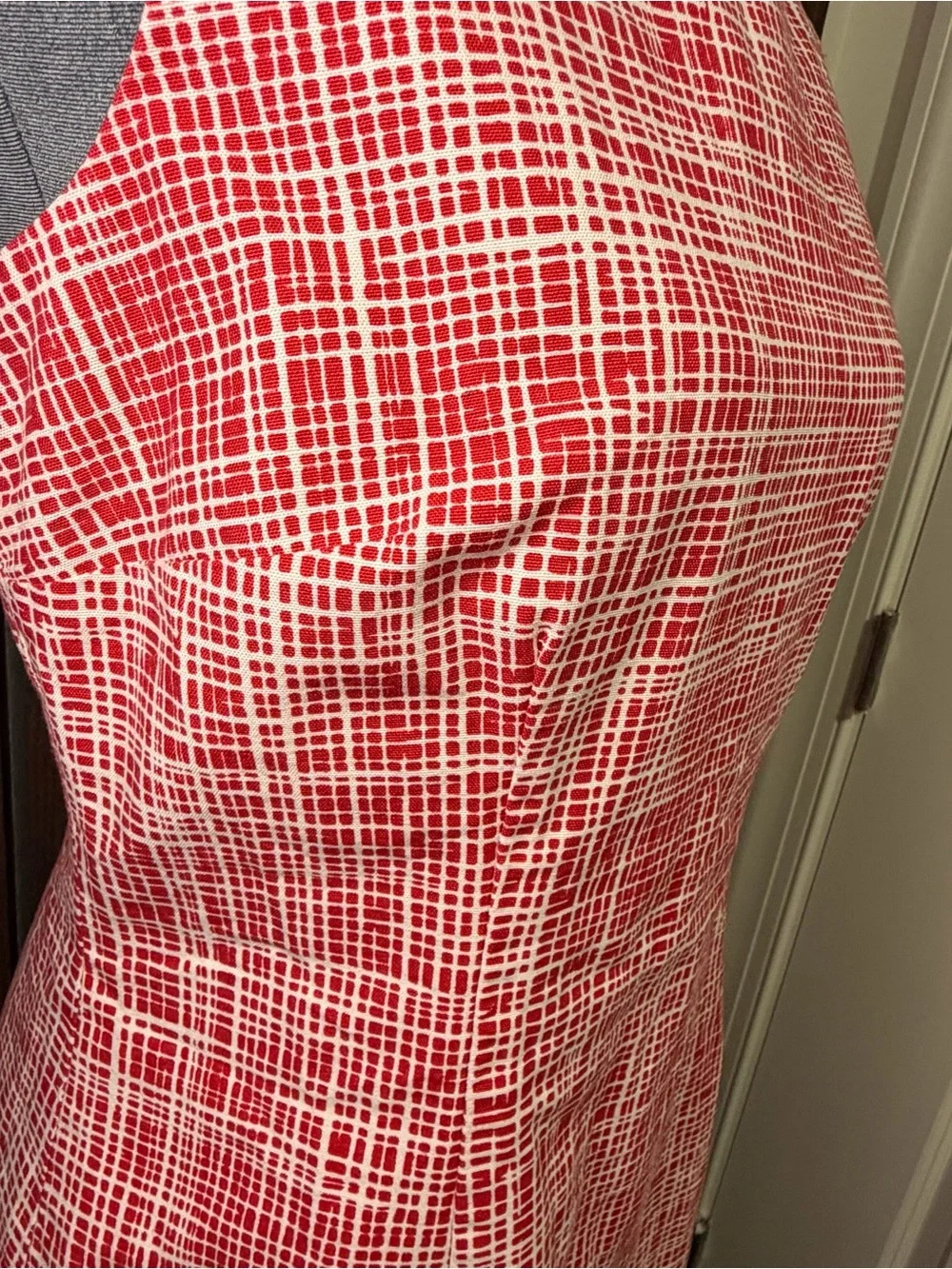 Ann Taylor Red & White Textured Sheath Dress Size 6 Sleeveless Career Chic - Picture 4 of 7
